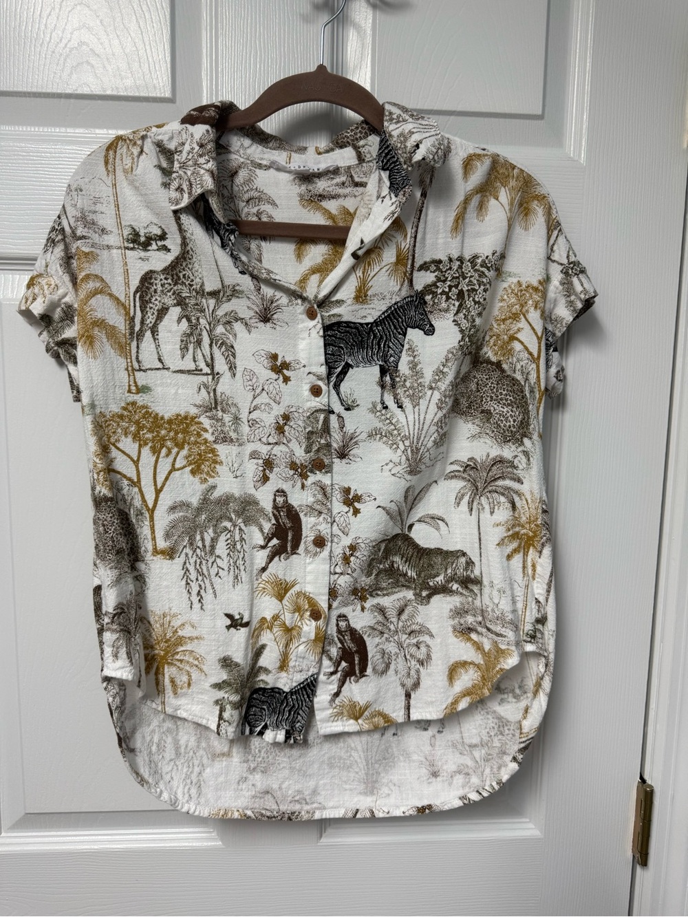 Jane and Delancey Short-Sleeve Safari Print Button-Down - White/Tan/Black